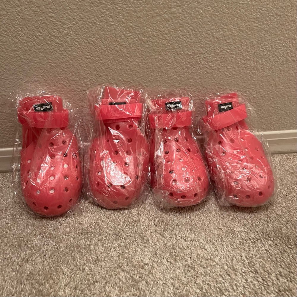 WagWear Dog Crocs Shoes
Rain and Sun - Picture 3 of 5